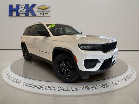 Used 2023 Jeep Grand Cherokee Altitude image 1
