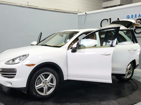 Used 2014 Porsche Cayenne Platinum Edition AWD/4WD image 18
