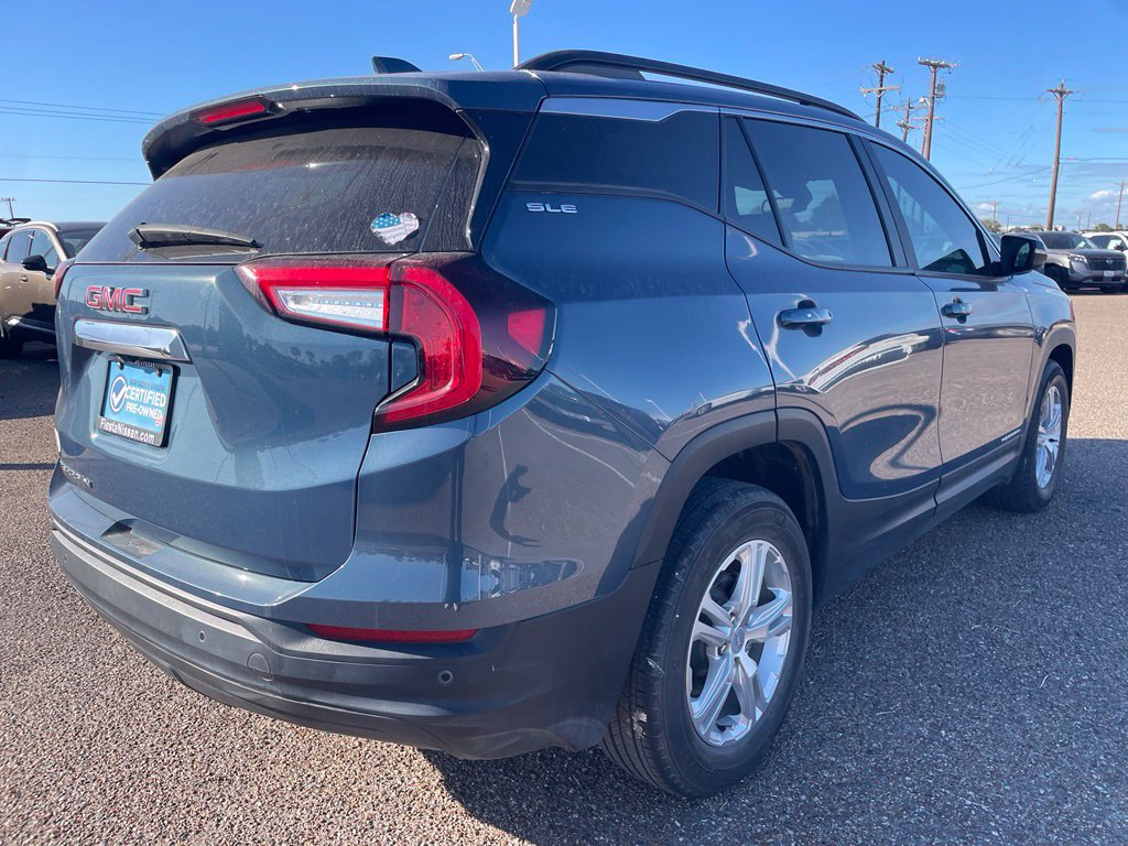 Used 2024 GMC Terrain SLE w/ Driver Convenience Package FWD image 3