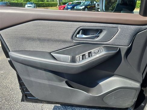 Certified 2023 Nissan Rogue SV image 25