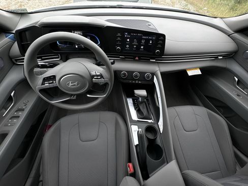 New 2026 Hyundai Elantra SE FWD image 23