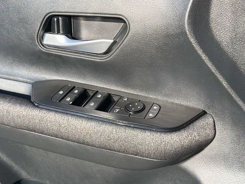 Used 2025 Nissan Kicks SV FWD image 19