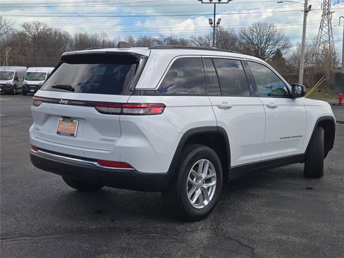 Certified 2024 Jeep Grand Cherokee Laredo X AWD/4WD image 14
