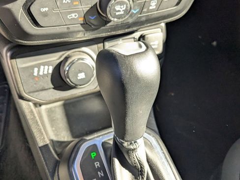 Used 2023 Jeep Renegade Latitude image 11