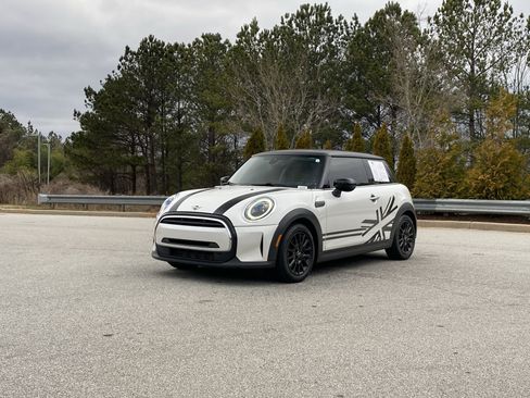Used 2024 MINI Cooper 2-Door Hardtop w/ Signature Upholstery Package image 11