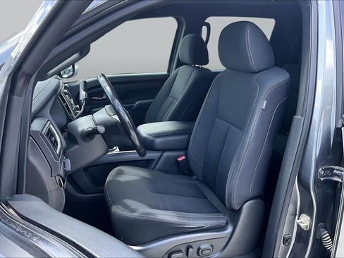 Used 2019 Nissan Titan SV w/ SV Convenience Package AWD/4WD image 8