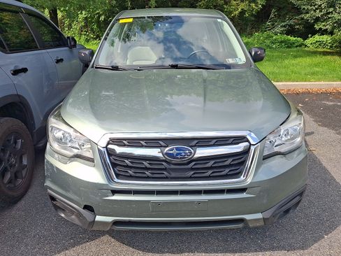Used 2017 Subaru Forester 2.5i AWD/4WD image 2