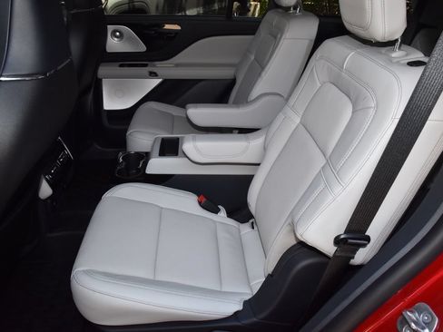 Certified 2026 Lincoln Aviator Reserve AWD/4WD image 14