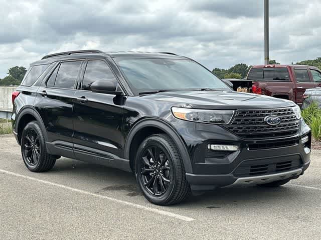 Used 2023 Ford Explorer XLT w/ Equipment Group 202A AWD/4WD image 31