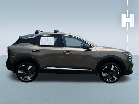 Used 2026 Nissan Kicks SR FWD image 3