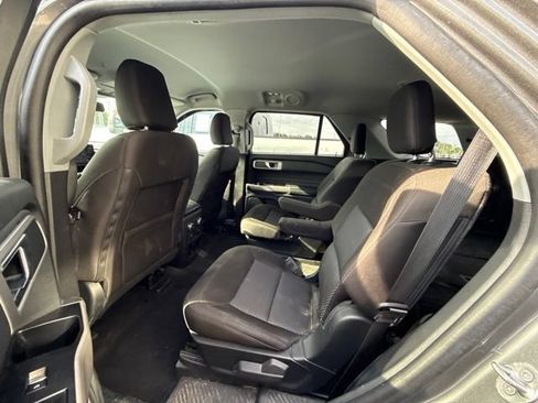 Used 2023 Ford Explorer XLT RWD image 11