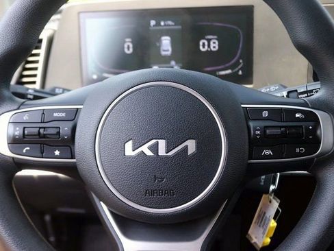 Used 2024 Kia Sportage LX image 16