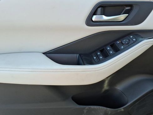 Used 2025 Nissan Rogue SV FWD image 14
