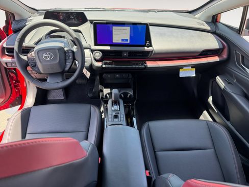 New 2026 Toyota Prius Plug-In Hybrid FWD image 10
