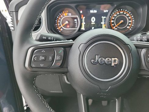 Used 2025 Jeep Wrangler Sport AWD/4WD image 18