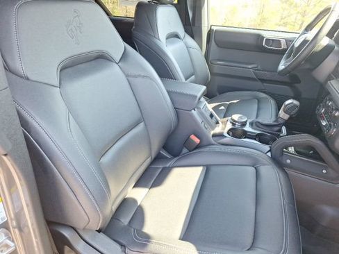 Used 2025 Ford Bronco Badlands image 24