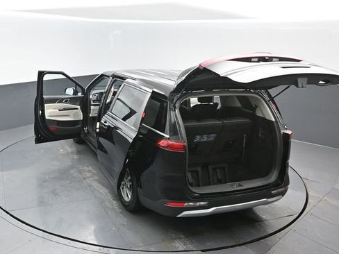 Used 2024 Kia Carnival LX image 37