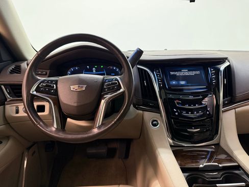 Used 2017 Cadillac Escalade Luxury image 25