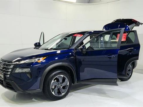 Certified 2025 Nissan Rogue SV image 30