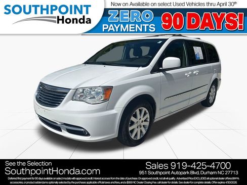 Used 2016 Chrysler Town & Country Touring FWD image 3