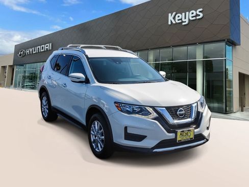Used 2019 Nissan Rogue S w/ Special Edition Package FWD image 3