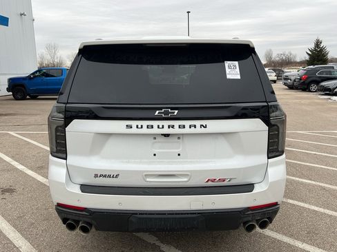 Used 2025 Chevrolet Suburban RST image 4