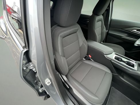 New 2026 Chevrolet Equinox EV LT image 25