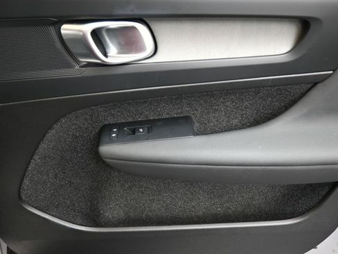 Certified 2025 Volvo XC40 B5 Core image 11