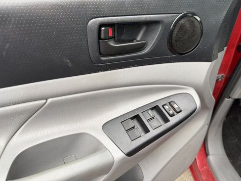 Used 2014 Toyota Tacoma PreRunner w/ Convenience Package RWD image 9