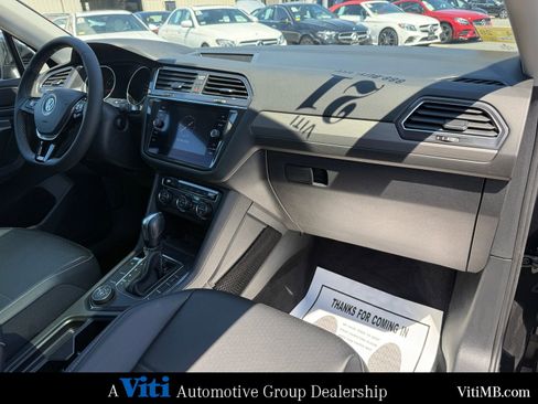 Used 2021 Volkswagen Tiguan SE AWD/4WD image 28