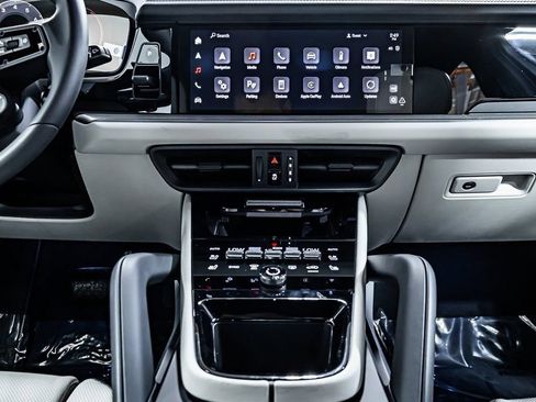 Certified 2025 Porsche Cayenne AWD/4WD image 15