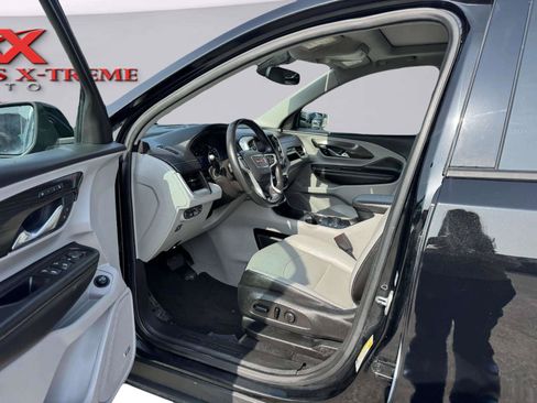 Used 2022 GMC Terrain SLT w/ Infotainment Package II AWD/4WD image 17