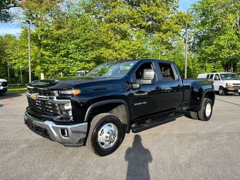 Used 2024 Chevrolet Silverado 3500 LT w/ All Star Edition AWD/4WD image 2