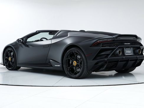 Used 2024 Lamborghini Huracan EVO image 4