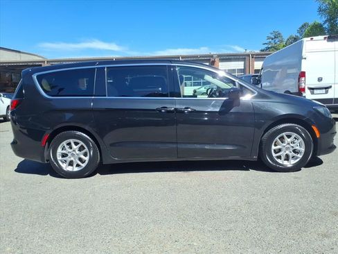 Used 2023 Chrysler Voyager LX FWD image 31