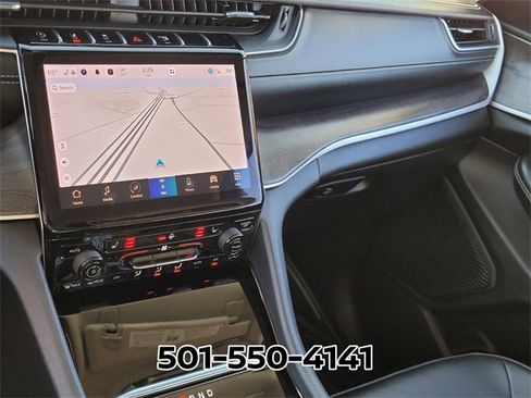 Used 2023 Jeep Grand Cherokee Limited w/ Black Appearance Package image 27