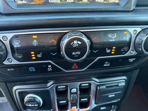 Used 2023 Jeep Wrangler Unlimited Sahara w/ Cold Weather Group AWD/4WD image 16
