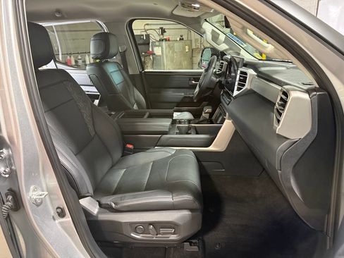 Used 2024 Toyota Tundra Limited AWD/4WD image 27