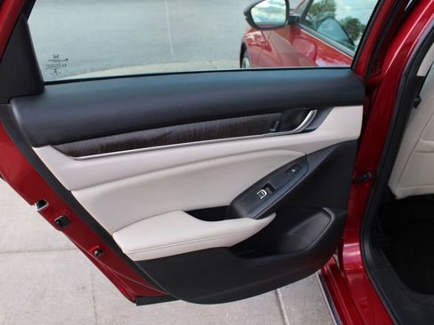Used 2020 Honda Accord Touring image 24