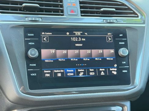 Used 2022 Volkswagen Tiguan SE AWD/4WD image 18