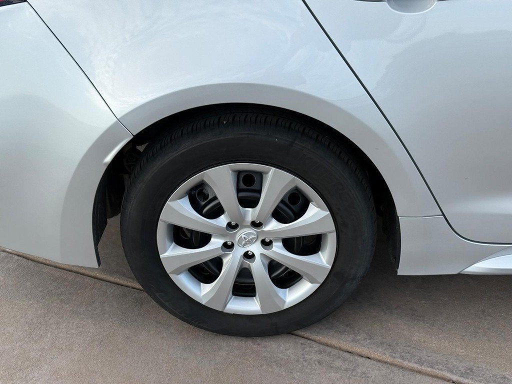 Used 2025 Toyota Corolla LE FWD image 6