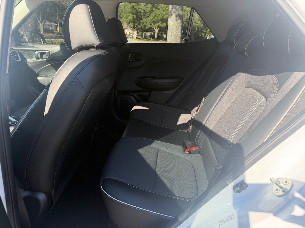 Used 2024 Hyundai Venue Limited FWD image 18