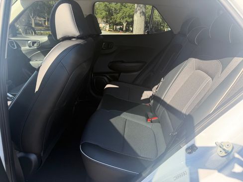 Used 2024 Hyundai Venue Limited FWD image 18
