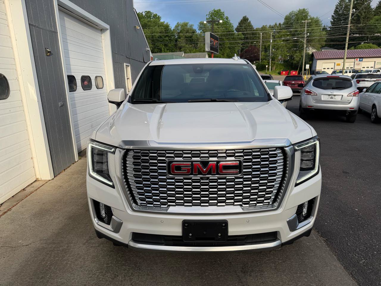 Used 2021 GMC Yukon Denali AWD/4WD image 2