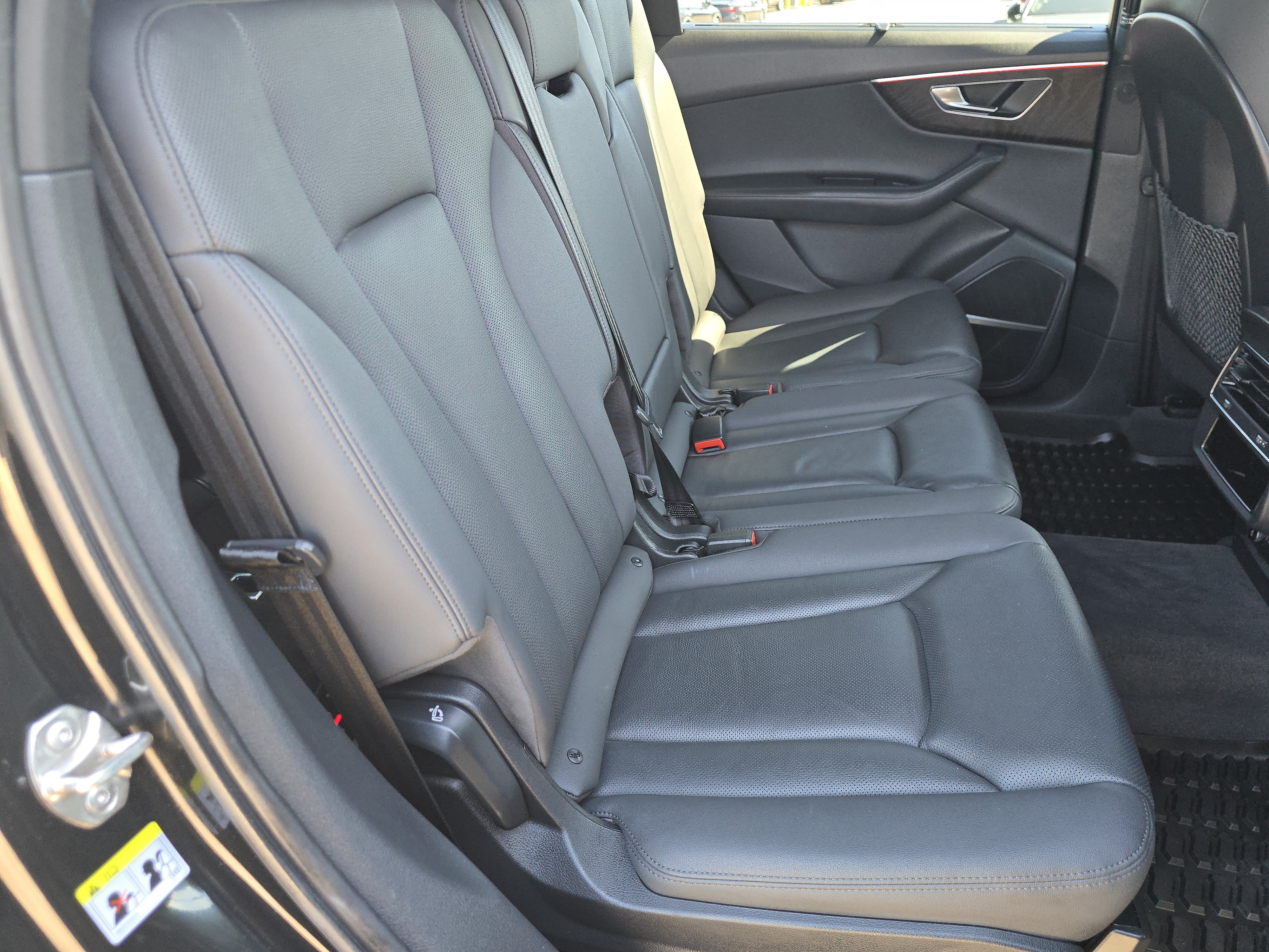 Used 2022 Audi Q7 3.0T Premium Plus w/ Premium Plus Package AWD/4WD image 18