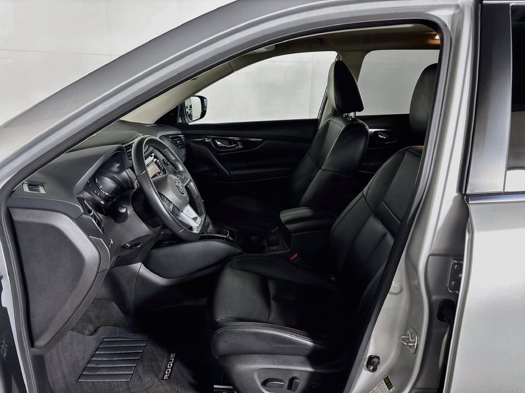 Used 2018 Nissan Rogue SL w/ Premium Package AWD/4WD image 11