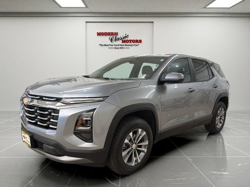 Used 2025 Chevrolet Equinox LT AWD/4WD image 3