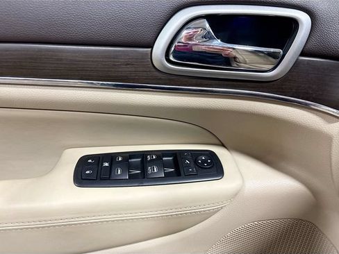 Used 2018 Jeep Grand Cherokee Overland AWD/4WD image 15