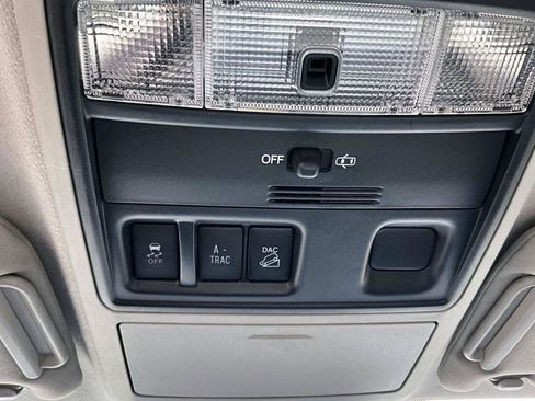 Used 2018 Toyota 4Runner SR5 AWD/4WD image 39