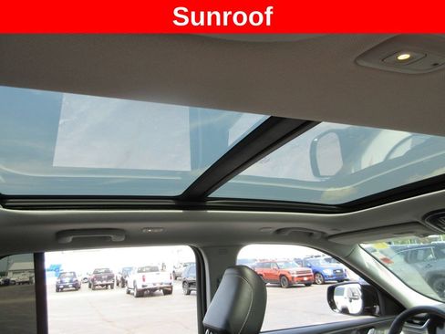 Used 2024 Jeep Grand Cherokee Limited w/ Black Appearance Package AWD/4WD image 15